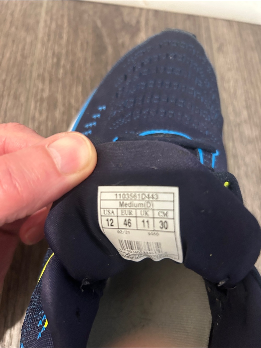 Brooks Glycerin 19 Running Shoes - Navy Blue with Light Blue & Yellow Highlights - Picture 2 of 5